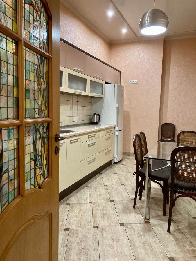 Large Apartment In The City Center Мукачево Экстерьер фото