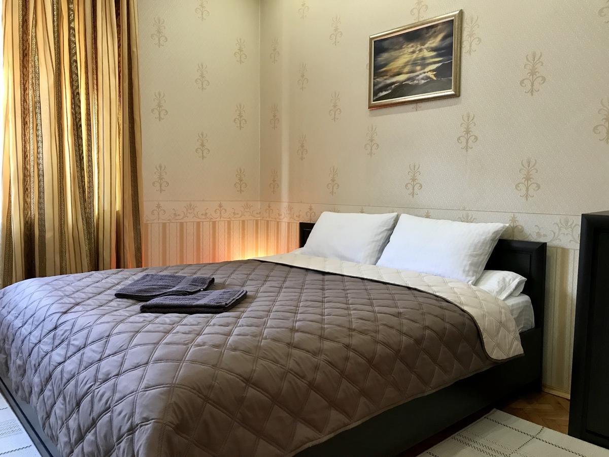 Large Apartment In The City Center Мукачево Экстерьер фото