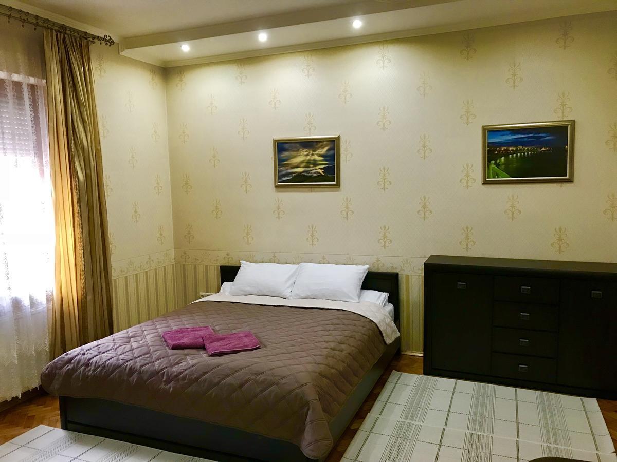 Large Apartment In The City Center Мукачево Экстерьер фото